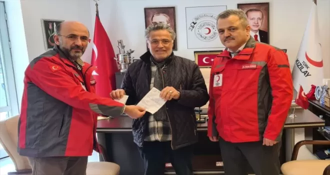 Umreye için biriktikleri parayı Türk Kızılayına bağışladılar