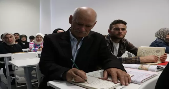 Üniversite hayalini 70'inden sonra gerçekleştirdi