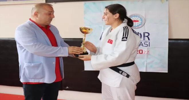 Ünye'de amatör sporcular ödüllendirildi