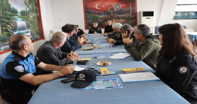 Ünye'de mahalle muhtarlarıyla huzur ve güvenlik toplantısı yapıldı