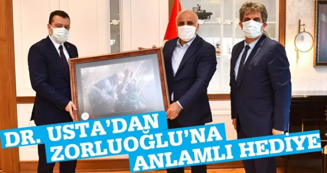 Usta'dan Zorluoğlu'na anlamlı hediye