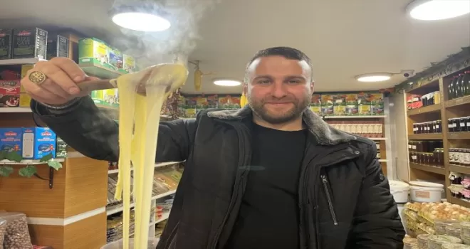Uzadıkça uzayan kuymağa sıra dışı videolar çekiyor