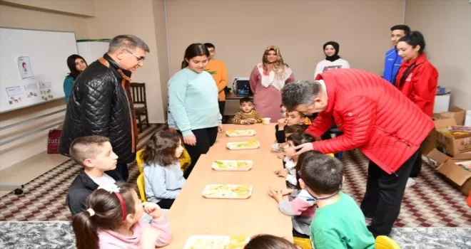 Vali Gürel’den depremzedelere ziyaret