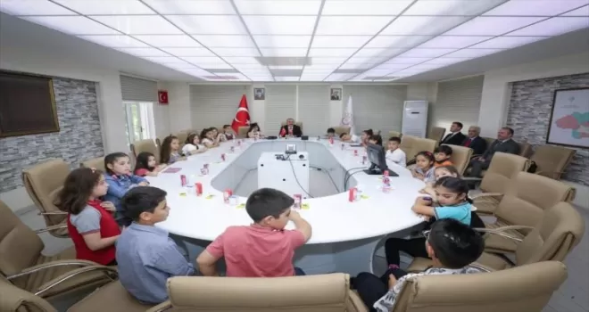 Vali Hatipoğlu, Çocuk Kabul Günü’nde çocuklarla buluştu
