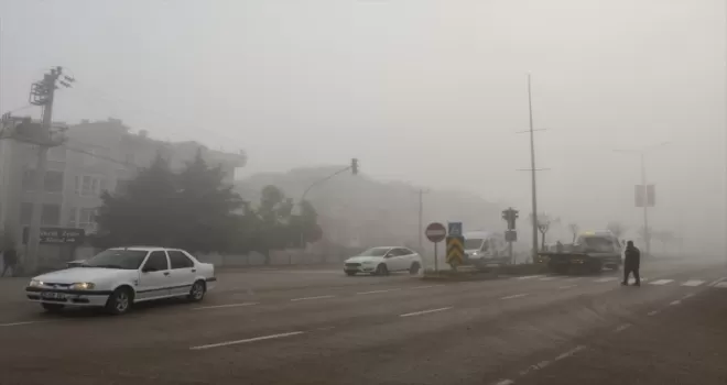 Vezirköprü'de yoğun sis kazalara neden oldu