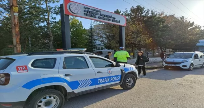 Yeniçağa’da polis okul önlerinde denetim yapıyor