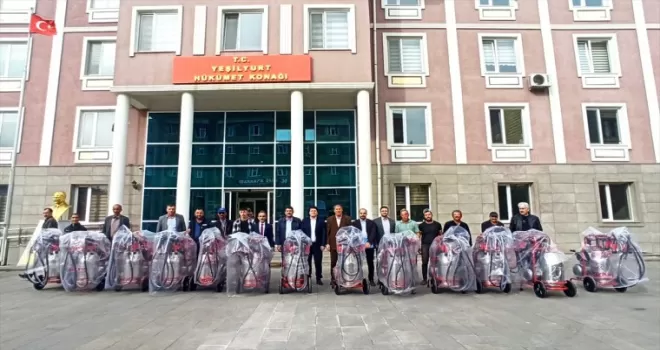 Yeşilyurt’ta çiftçilere süt sağım makinesi dağıtıldı