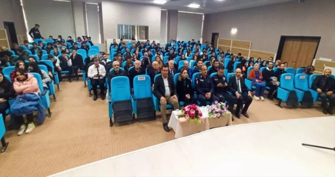 Yeşilyurt'ta şiir ve müzik programı düzenlendi