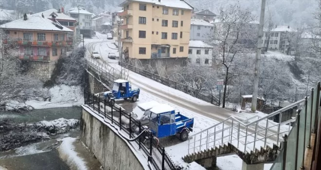 Yığılca'da kar etkili oluyor