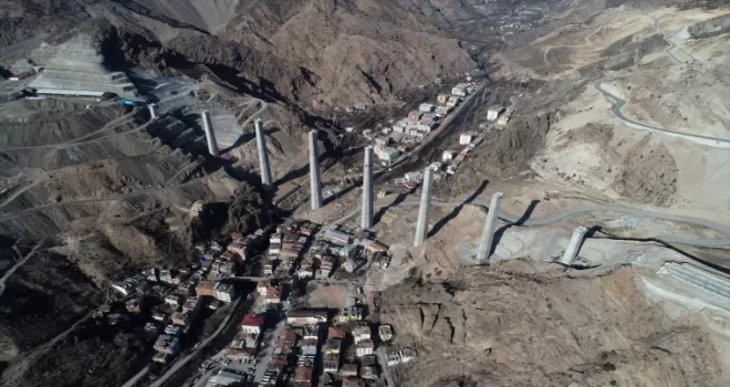 Yusufeli merkez viyadüğünde tabliye çalışmalarına başlandı