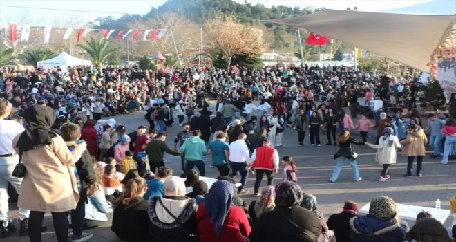 Zonguldak'ta düzenlenen hamsi festivalinde Selçuk Balcı sahne aldı