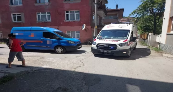Zonguldak’ta geri manevra yapan kargo aracının çarptığı çocuk ağır yaralandı
