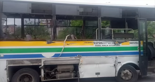Zonguldak’ta iş makinesinin halk otobüsüne çarptığı kazada 5 kişi yaralandı