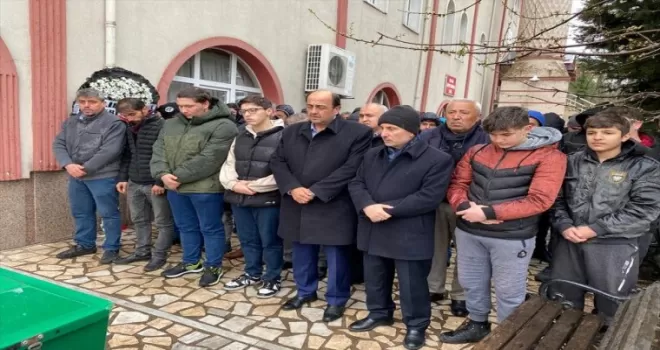 Zonguldak’ta oğlu tarafından öldürülen baba, son yolculuğuna uğurlandı