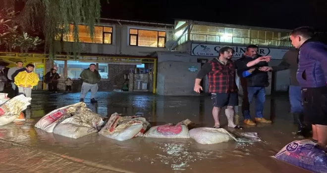 Zonguldak'ta sağanak nedeniyle Ilıksu Deresi taştı