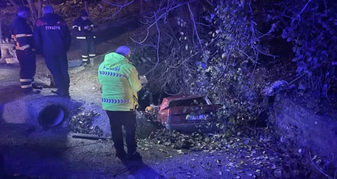 Zonguldak'ta su kanalına devrilen otomobilin sürücüsü öldü