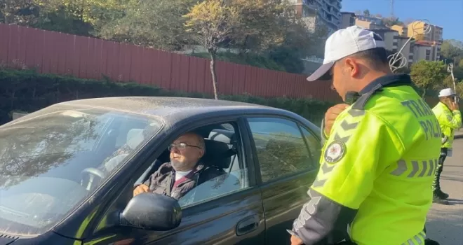 Zonguldak'ta trafik ekipleri kırmızı ışıkta geçenleri dronla tespit etti
