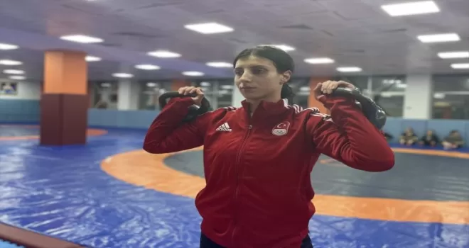 Zorlukları "tuş" eden milli güreşçi Özge Fındıkçı, yeni dereceler peşinde