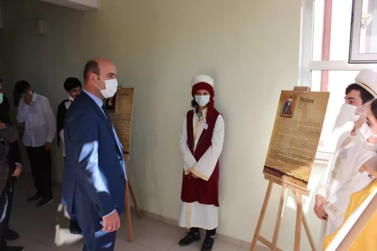 Okul içinde Felsefe Sokağı… 