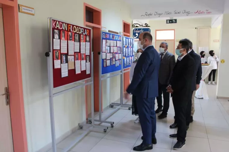 Okul içinde Felsefe Sokağı… 