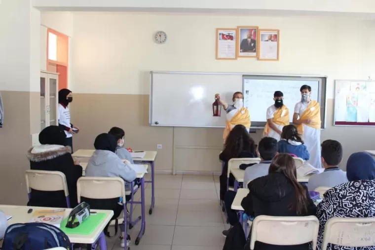 Okul içinde Felsefe Sokağı… 