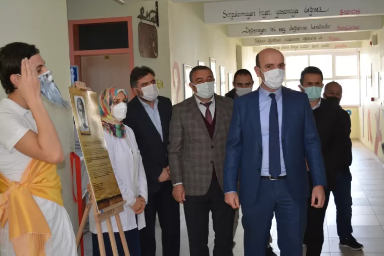 Okul içinde Felsefe Sokağı… 