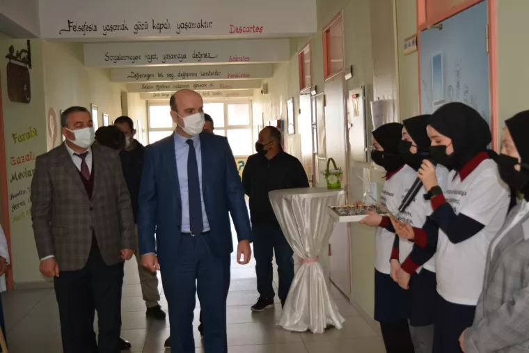Okul içinde Felsefe Sokağı… 