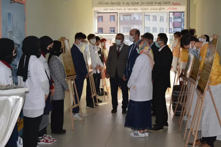 Okul içinde Felsefe Sokağı… 