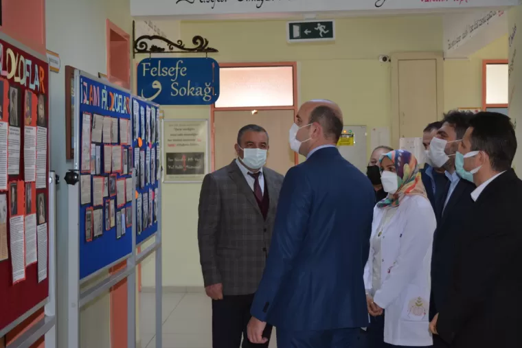Okul içinde Felsefe Sokağı… 