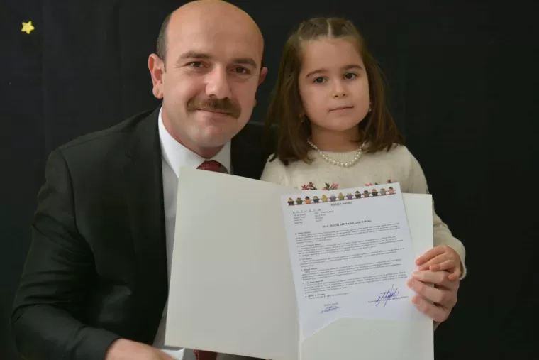 Yomra Kaymakamı Öztabak Miniklerin sevincine ortak oldu
