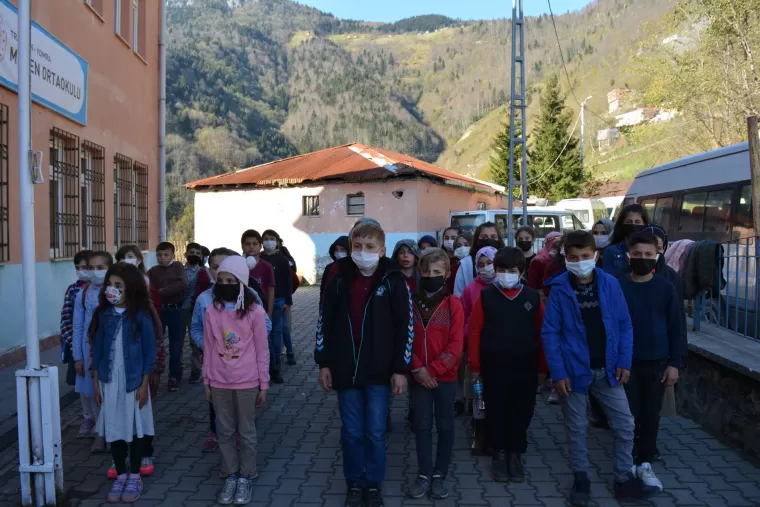 Genç bilim insanları Maden’de sergi açtı