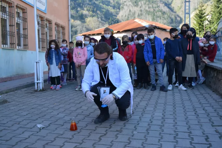 Genç bilim insanları Maden’de sergi açtı