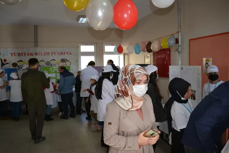 Genç bilim insanları Maden’de sergi açtı