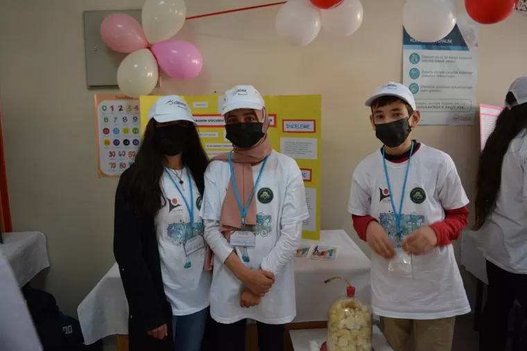 Genç bilim insanları Maden’de sergi açtı