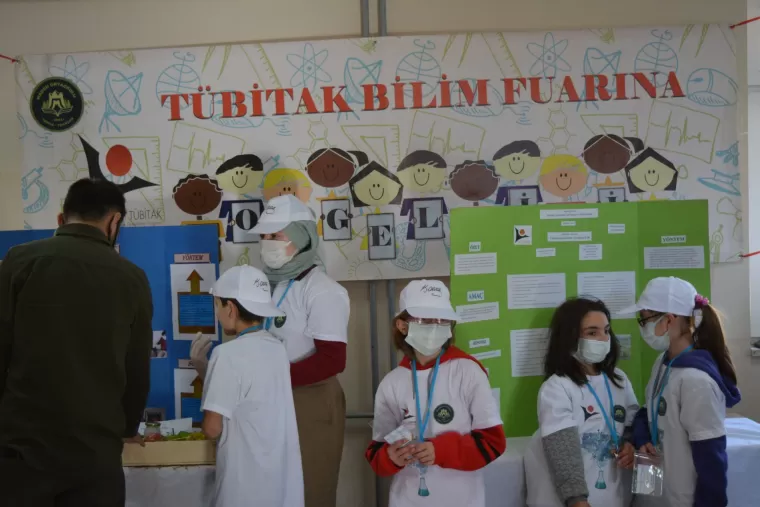 Genç bilim insanları Maden’de sergi açtı