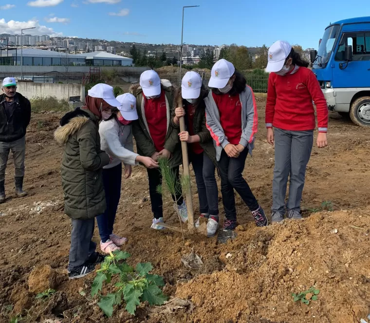 Yomra'da Fidanlar Toprakla Buluştu