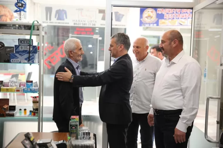 BAŞKAN BIYIK VATANDAŞLA BAYRAMLAŞTI