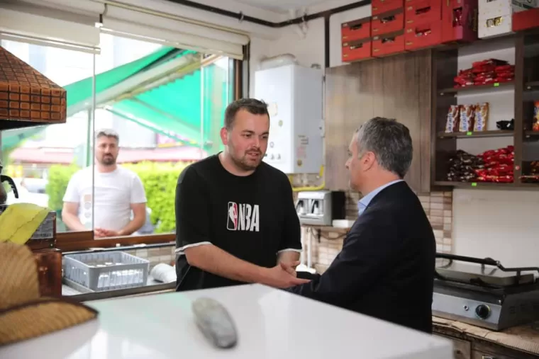 BAŞKAN BIYIK VATANDAŞLA BAYRAMLAŞTI