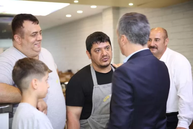 BAŞKAN BIYIK VATANDAŞLA BAYRAMLAŞTI