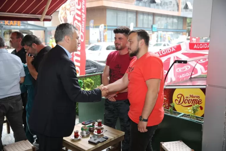 BAŞKAN BIYIK VATANDAŞLA BAYRAMLAŞTI