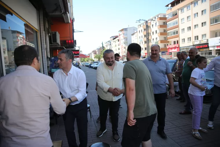 BAŞKAN BIYIK VATANDAŞLA BAYRAMLAŞTI