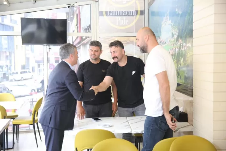 BAŞKAN BIYIK VATANDAŞLA BAYRAMLAŞTI