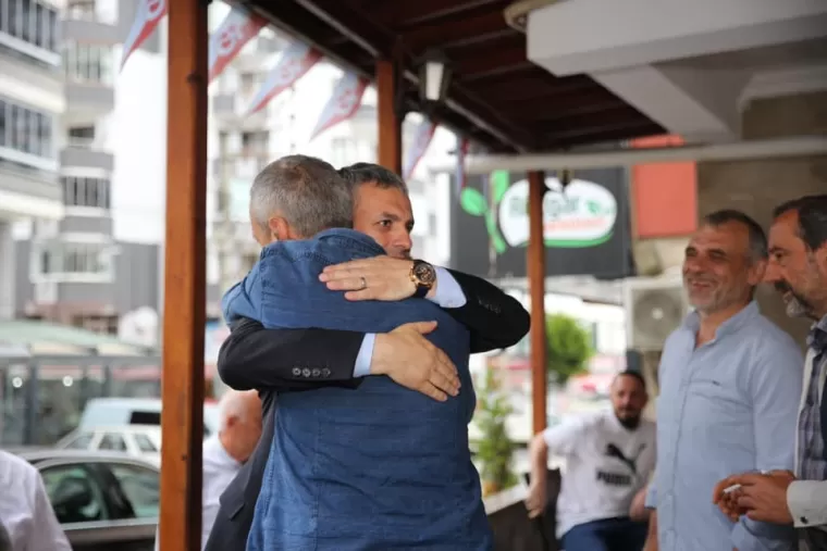 BAŞKAN BIYIK VATANDAŞLA BAYRAMLAŞTI