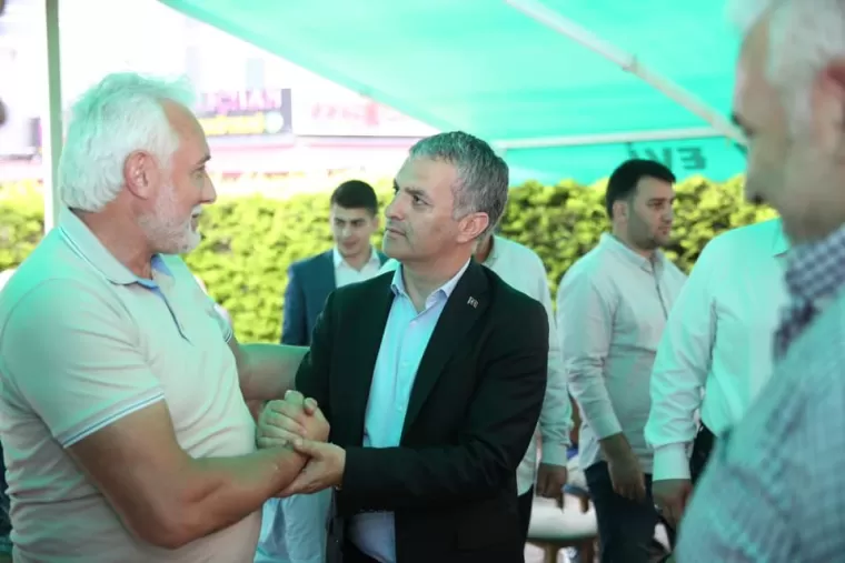 BAŞKAN BIYIK VATANDAŞLA BAYRAMLAŞTI