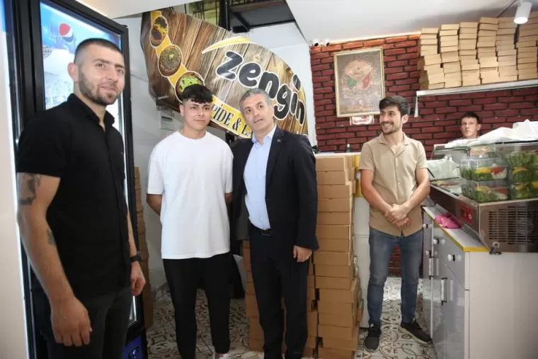 BAŞKAN BIYIK VATANDAŞLA BAYRAMLAŞTI