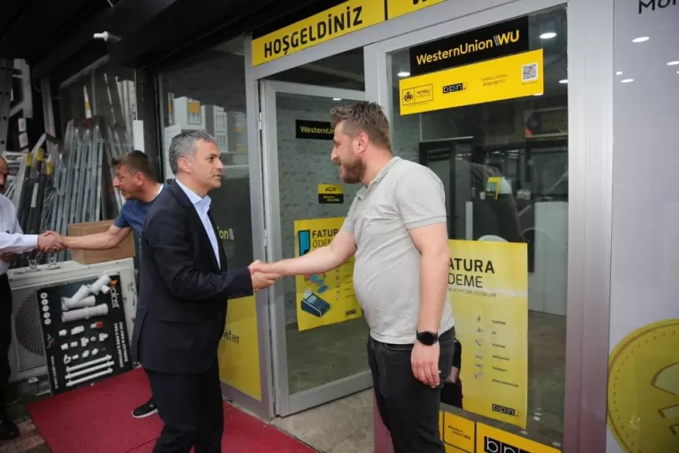 BAŞKAN BIYIK VATANDAŞLA BAYRAMLAŞTI