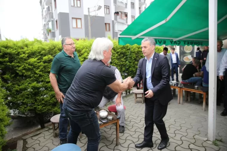 BAŞKAN BIYIK VATANDAŞLA BAYRAMLAŞTI