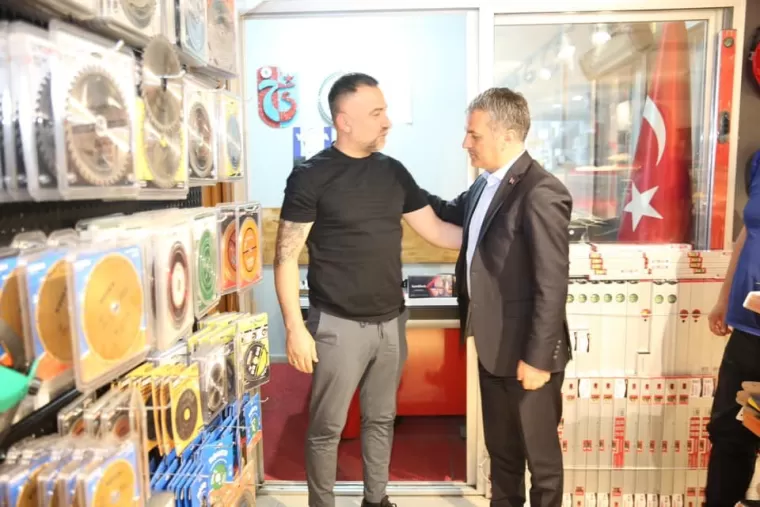 BAŞKAN BIYIK VATANDAŞLA BAYRAMLAŞTI
