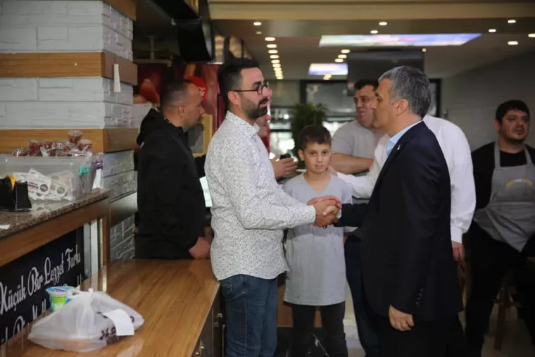 BAŞKAN BIYIK VATANDAŞLA BAYRAMLAŞTI