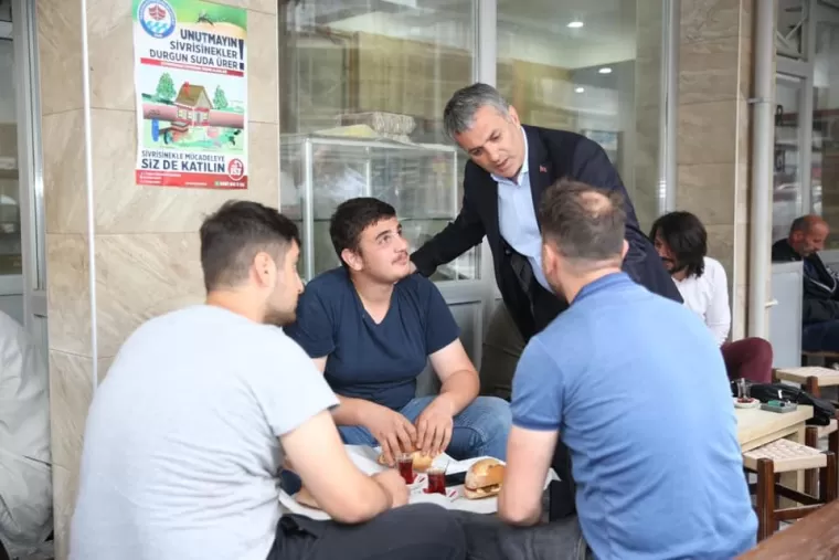 BAŞKAN BIYIK VATANDAŞLA BAYRAMLAŞTI